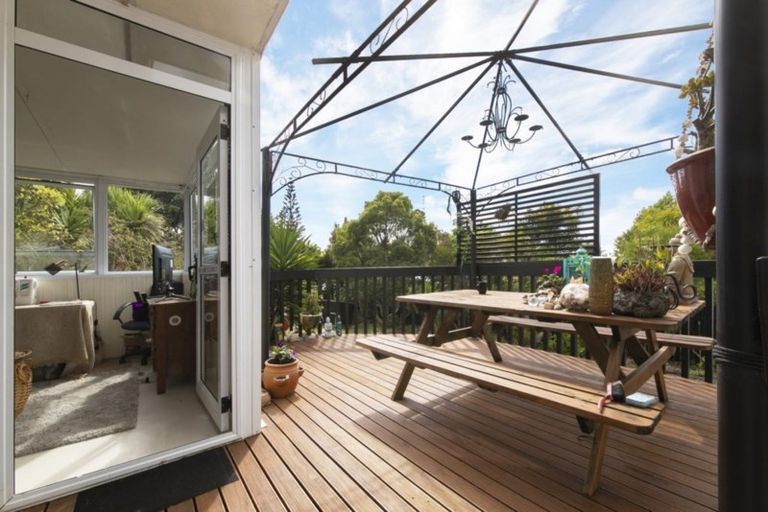 Photo of property in 18 George Herring Place, Glen Eden, Auckland, 0602
