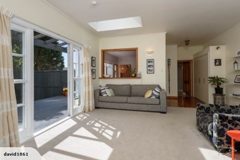 Photo of property in 11 Albemarle Road, Northland, Wellington, 6012