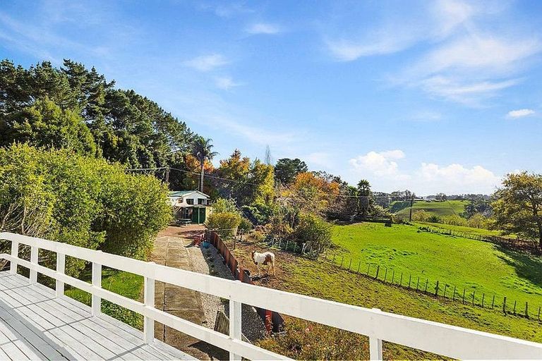 Photo of property in 65 Annett Road, Kumeu, 0891
