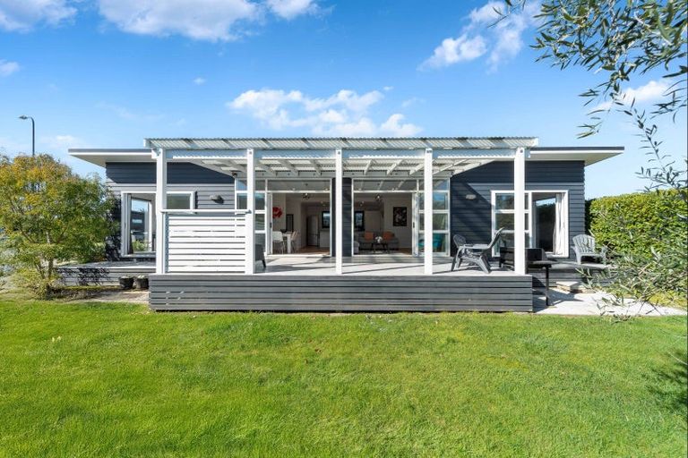 Photo of property in 32 Burgundy Drive, Martinborough, 5711