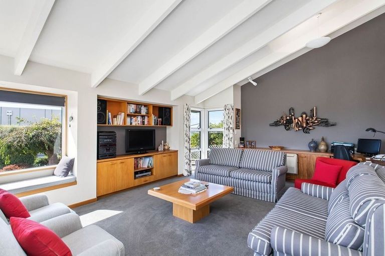 Photo of property in 12 Luxton Place, Mount Pleasant, Christchurch, 8081