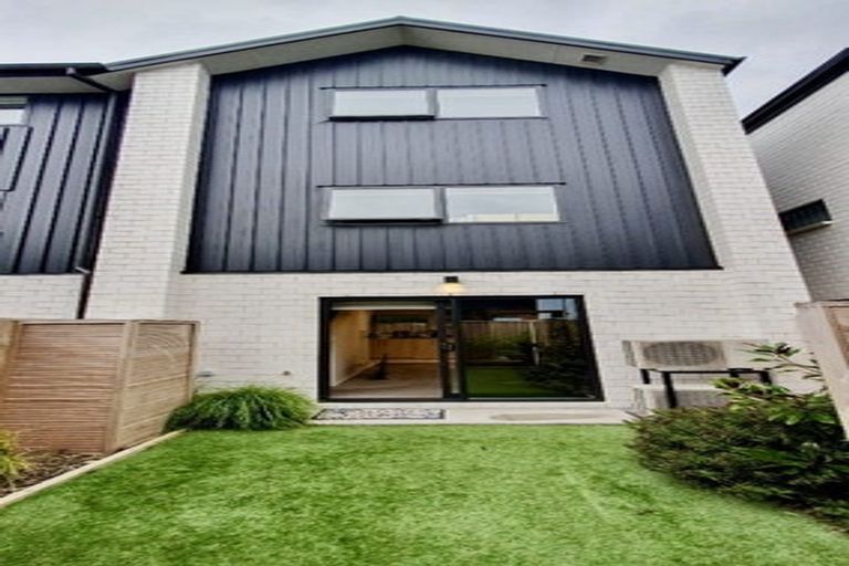 Photo of property in 7/22 Yeovil Road, Te Atatu Peninsula, Auckland, 0610