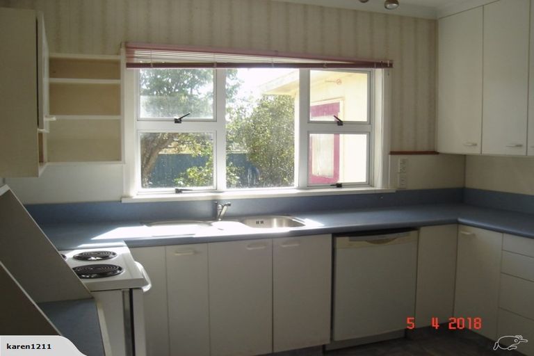 Photo of property in 89 Queenwood Road, Levin, 5510