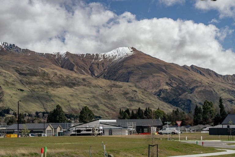 Photo of property in 11 Simpson Crescent, Wanaka, 9305