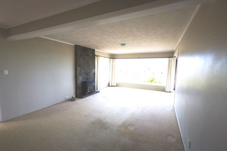 Photo of property in 1 Sealy Road, Torbay, Auckland, 0630