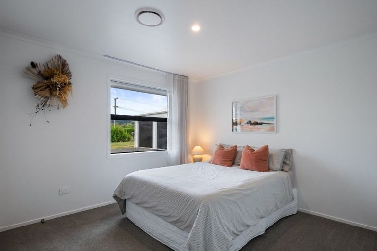 Photo of property in 49 Wakefield Road, Levin, 5571