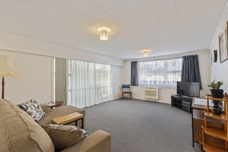 Photo of property in 6 Fairview Place, Westown, New Plymouth, 4310