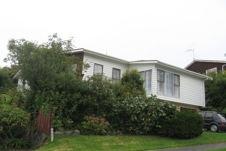 Photo of property in 16 Greyfriars Crescent, Tawa, Wellington, 5028