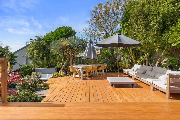 Photo of property in 1/26 Nor'east Drive, Northcross, Auckland, 0632