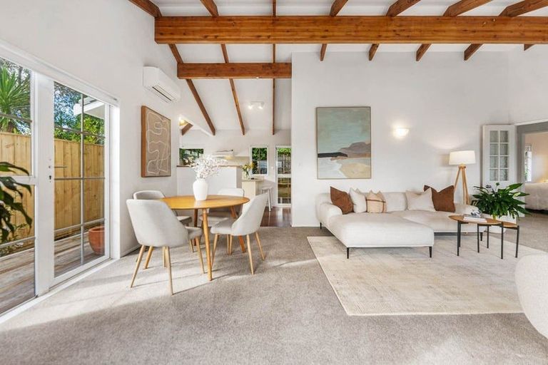 Photo of property in 2/25 College Road, Northcote, Auckland, 0627
