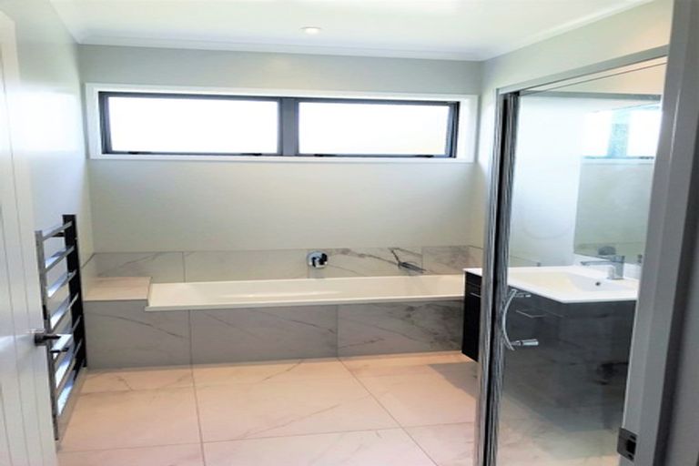 Photo of property in 2 Huarahi Pai Road, Huapai, Kumeu, 0810