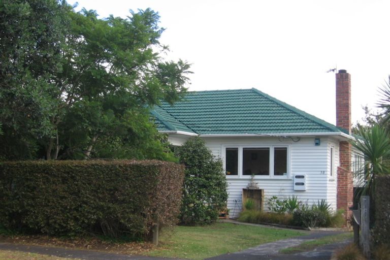 Photo of property in 38 Queen Mary Avenue, New Lynn, Auckland, 0600