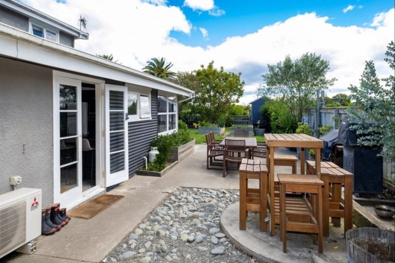 Photo of property in 72 Beach Road, Haumoana, 4102