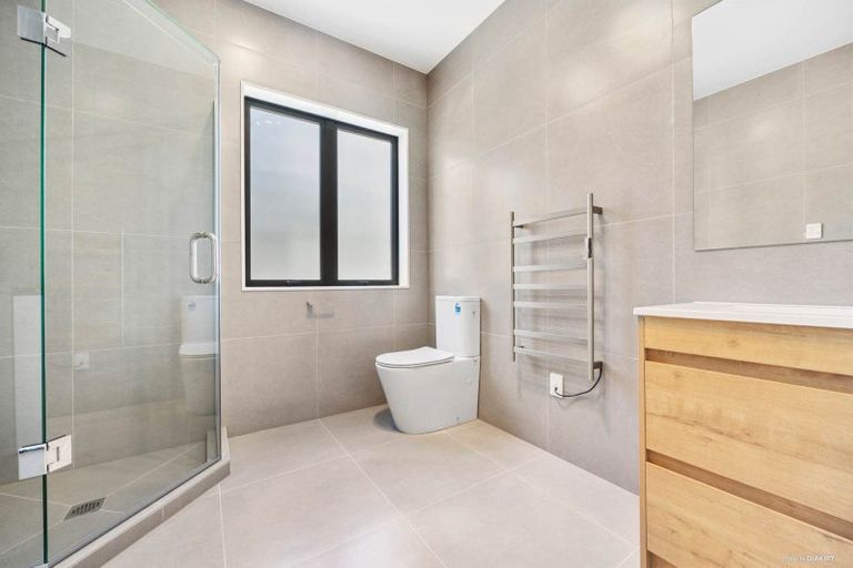 Photo of property in 62d Woodside Road, Massey, Auckland, 0614