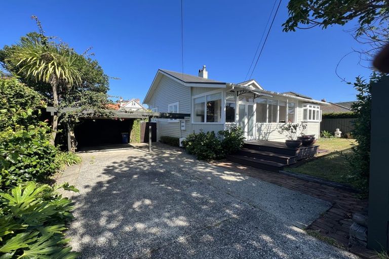 Photo of property in 11 Ocean View Road, Milford, Auckland, 0620