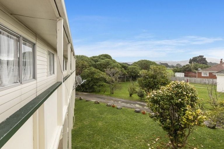 Photo of property in 7/19 Pirie Crescent, Moera, Lower Hutt, 5010