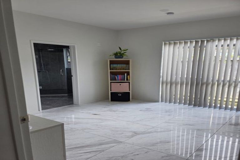 Photo of property in 7 Vinistra Road, Kumeu, 0810