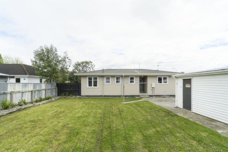 Photo of property in 16 Battersea Place, Roslyn, Palmerston North, 4414