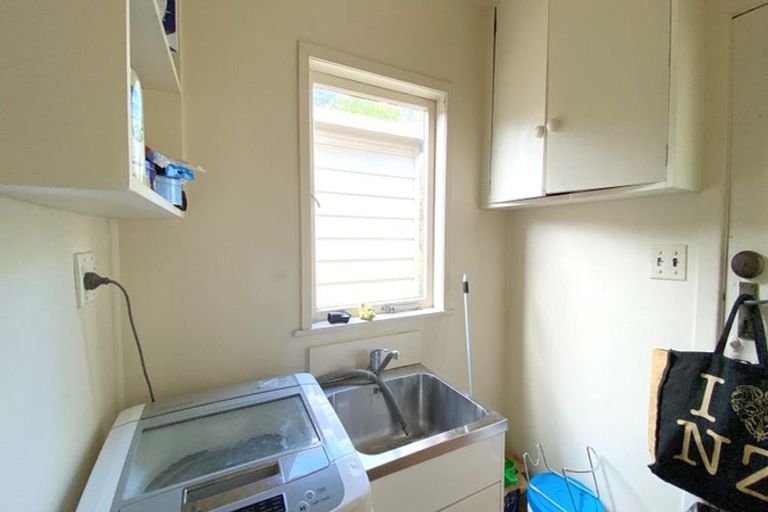 Photo of property in 15 Raleigh Road, Northcote, Auckland, 0627