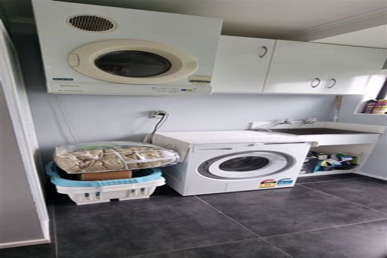 Photo of property in 8a Fruitvale Road, New Lynn, Auckland, 0600