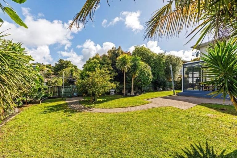 Photo of property in 1/6 Reynolds Place, Torbay, Auckland, 0630