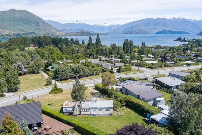 Photo of property in 97 Beacon Point Road, Wanaka, 9305