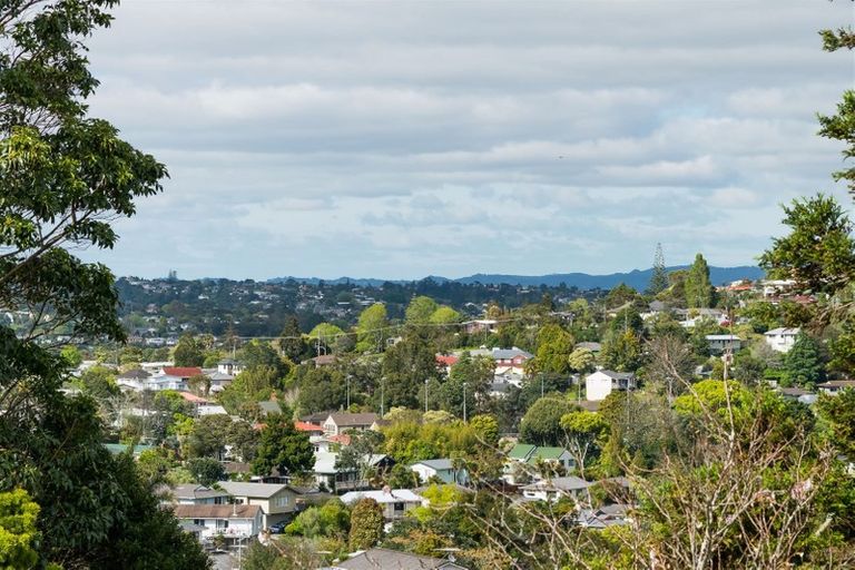 Photo of property in 578 Glenfield Road, Bayview, Auckland, 0629