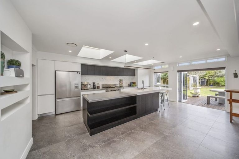 Photo of property in 36 Richmond Street, Fitzroy, New Plymouth, 4312