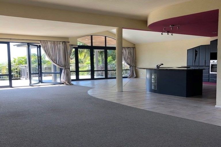 Photo of property in 473 East Coast Road, Murrays Bay, Auckland, 0630