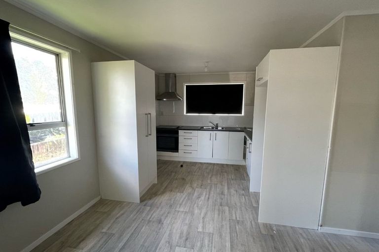 Photo of property in 368 Roscommon Road, Clendon Park, Auckland, 2103