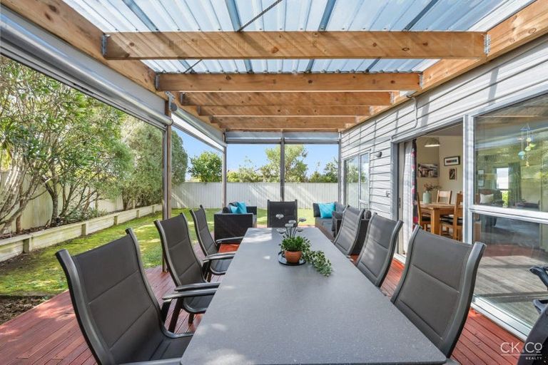 Photo of property in 18 Arahiwi Grove, Tirohanga, Lower Hutt, 5010