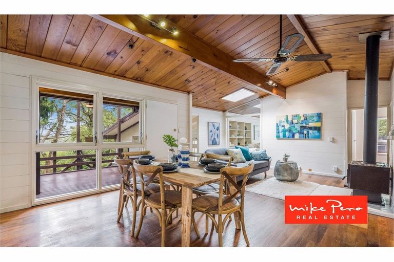 Photo of property in 230 Atkinson Road, Titirangi, Auckland, 0604