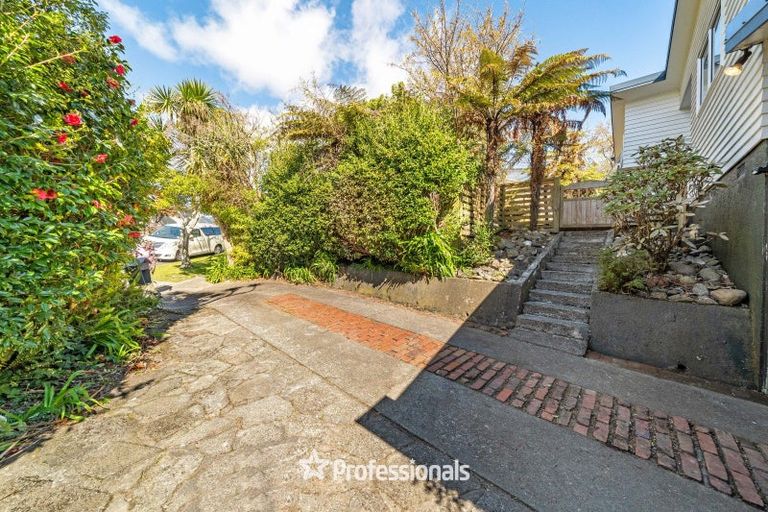 Photo of property in 118 Holborn Drive, Stokes Valley, Lower Hutt, 5019