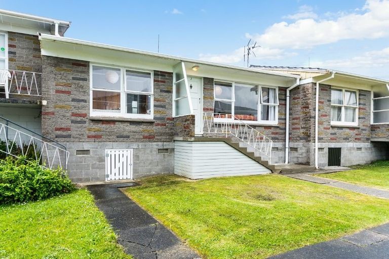 Photo of property in 2/14 Westwell Road, Belmont, Auckland, 0622