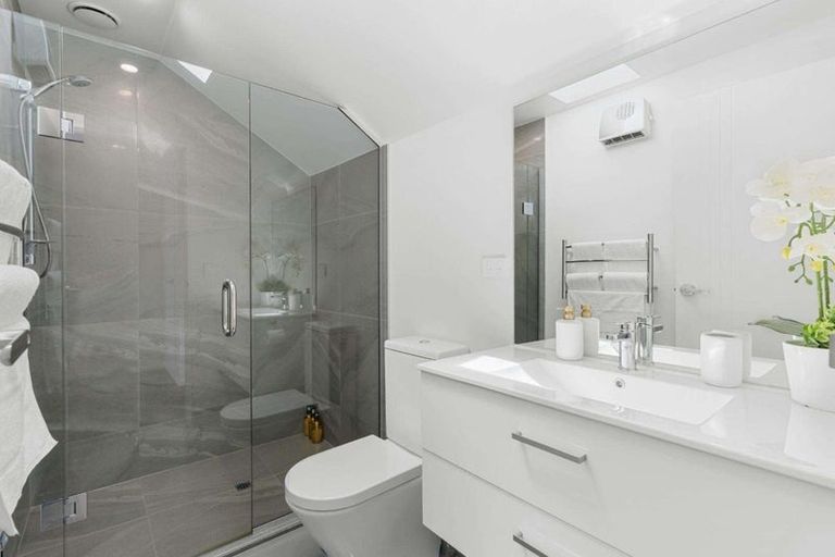 Photo of property in 2/58 Division Street, Riccarton, Christchurch, 8041