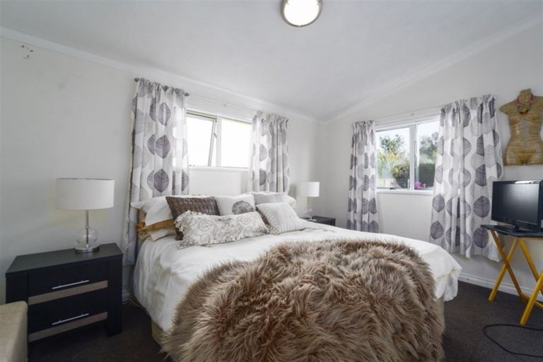 Photo of property in 1 Kempton Street, Greytown, 5712