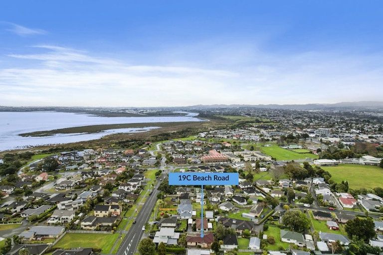 Photo of property in 19c Beach Road, Te Atatu Peninsula, Auckland, 0610
