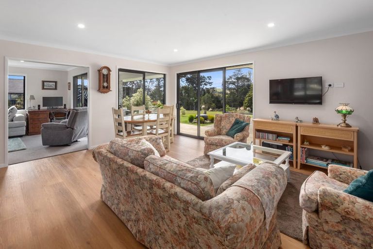 Photo of property in 11 Cherrywood Rise, Paparoa, 0571