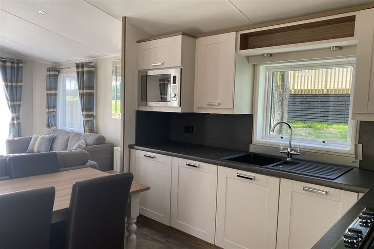 Photo of property in 87b Kaurilands Road, Titirangi, Auckland, 0604