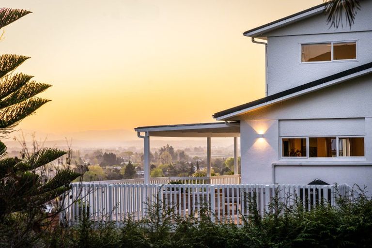 Photo of property in 42 Busby Hill, Havelock North, 4130