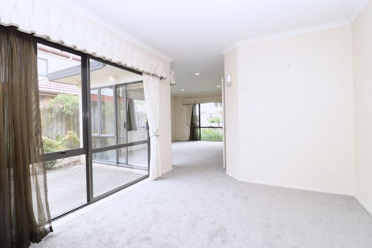 Photo of property in 15 Erne Crescent, East Tamaki, Auckland, 2016