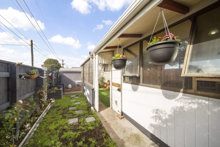 Photo of property in 28 Record Street, Fitzroy, New Plymouth, 4312