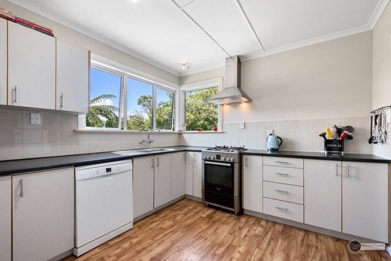 Photo of property in 51 Poto Road, Normandale, Lower Hutt, 5010