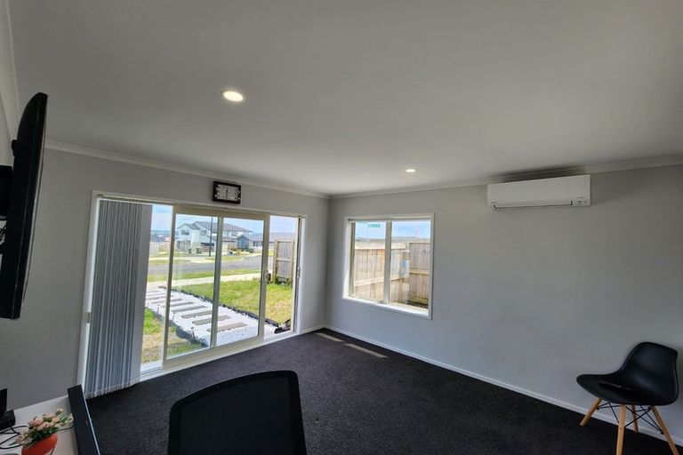 Photo of property in 30 Opouatu Avenue, Glenbrook, 2681