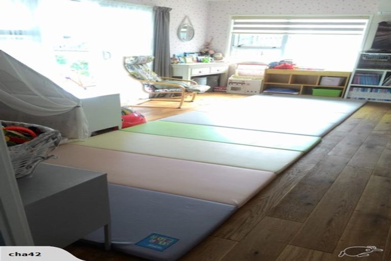 Photo of property in 42 Cedar Heights Avenue, Massey, Auckland, 0614