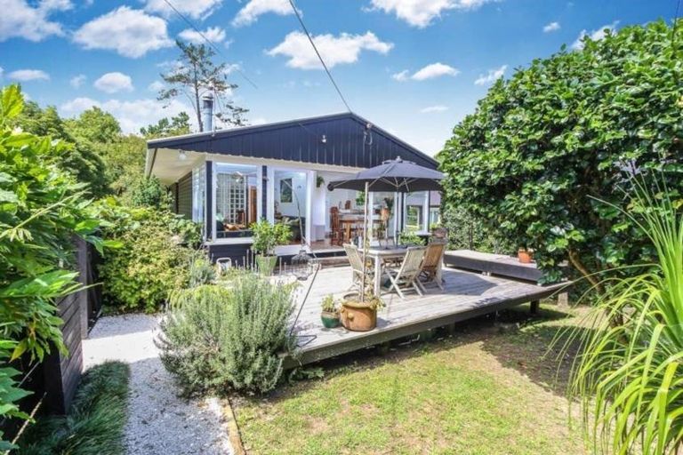 Photo of property in 182 Hutchinson Avenue, New Lynn, Auckland, 0600