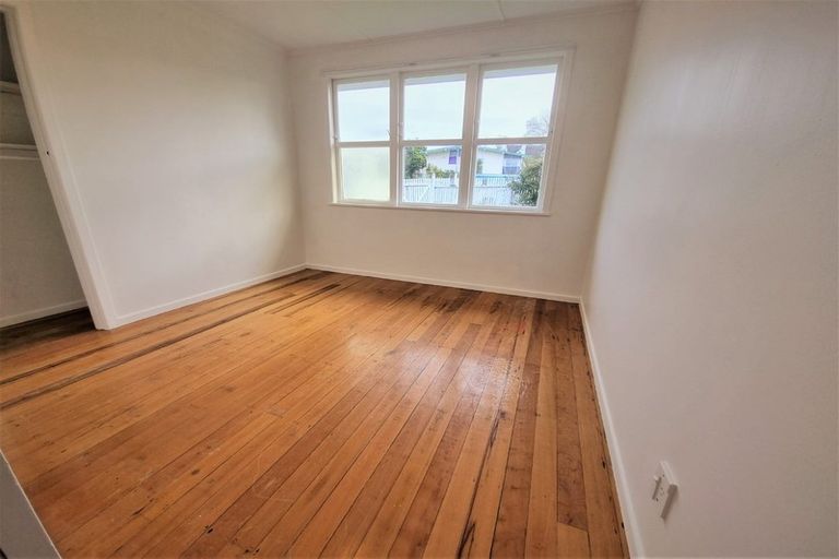 Photo of property in 12 Tracey Terrace, Te Atatu South, Auckland, 0602