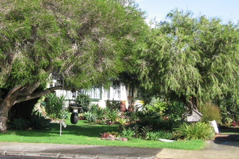 Photo of property in 61 Clovelly Road, Bucklands Beach, Auckland, 2012