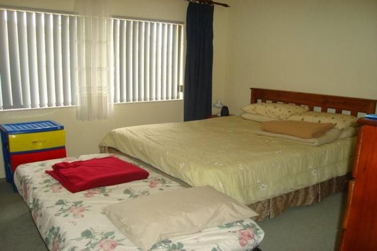 Photo of property in 1/3 Caribbean Drive, Unsworth Heights, Auckland, 0632