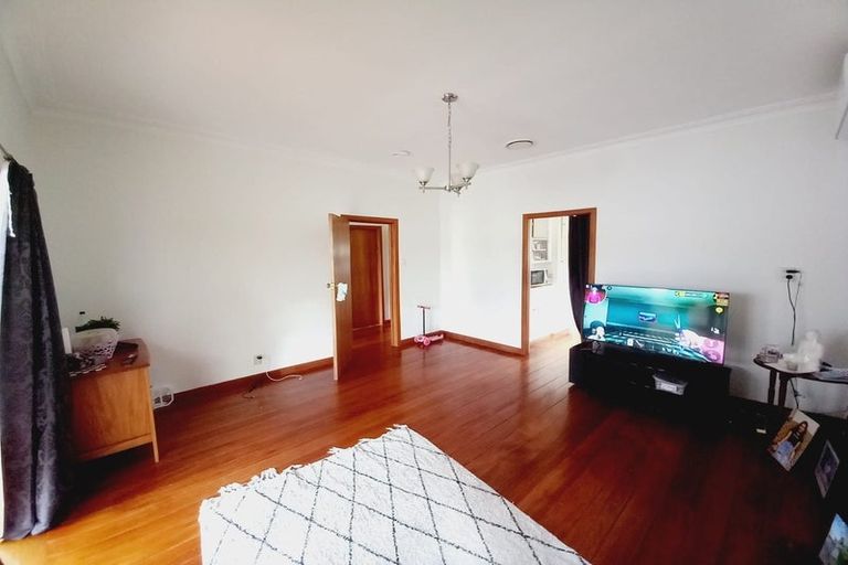 Photo of property in 137 Seabrook Avenue, New Lynn, Auckland, 0600